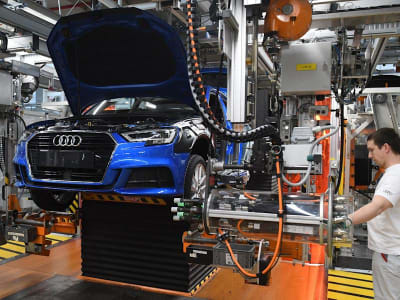 Audi Pangkas 7.500 Pekerjaan Demi Transisi Menuju Mobil Listrik