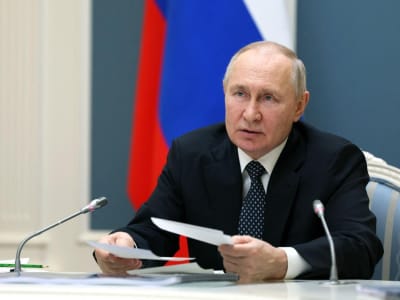 Putin Izinkan Hedge Fund AS Beli Aset Rusia di Tengah Sanksi Ketat