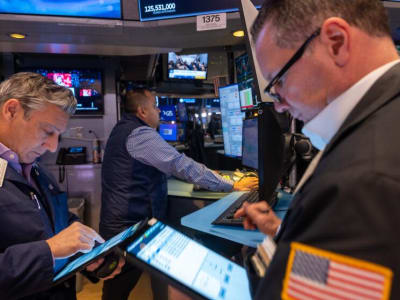 Menghadapi Ketidakpastian Pasar Saham di Era Tarif Trump dan Volatilitas Tinggi