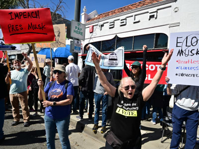 500 Aksi Unjuk Rasa Dunia Menentang Elon Musk dan Kejatuhan Saham Tesla