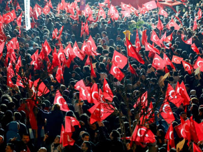 Ribuan Warga Turki Demo Tolak Penahanan Imamoglu, Ketegangan Politik Memuncak