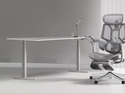 Bahaya Bekerja dari Tempat Tidur dan Solusi Kursi Ergonomis HBADA E3