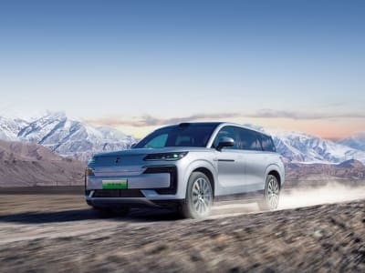 BYD Hadirkan Denza N9, SUV Mewah dengan Teknologi Terbaru untuk Saingi BMW