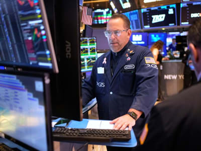 Pasar Saham Mengalami Tekanan di Tengah Ketidakpastian Perang Dagang dan Inflasi