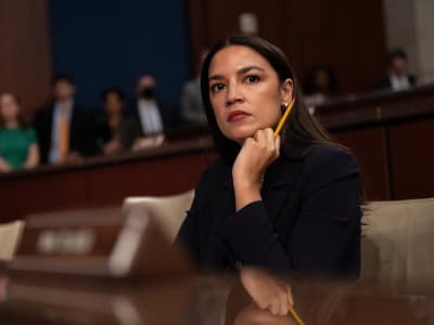 Upaya Membatasi Bunga Kartu Kredit: Perlindungan atau Penghalang Kredit?