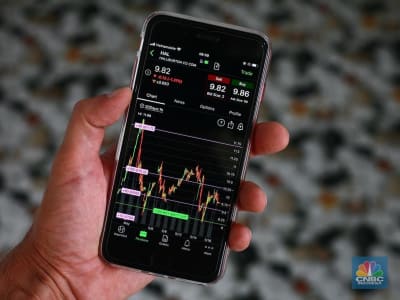 IHSG Melemah Tajam, Investor Fokus Persiapan Libur Lebaran dan SWF Baru