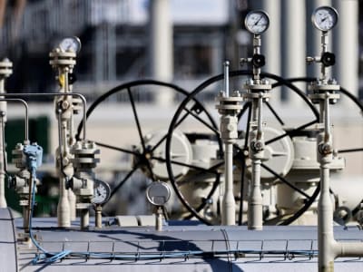 Harga Minyak Stabil di Tengah Negosiasi Damai Rusia-Ukraina dan Kebijakan OPEC+