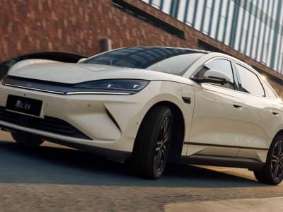 BYD dan Xpeng Luncurkan Sedan Murah Tantang Tesla di Cina