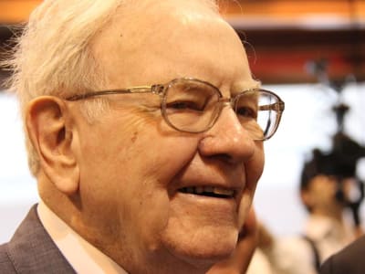 Warren Buffett: Waktunya Beli Saham Saat Nasdaq Turun 10%