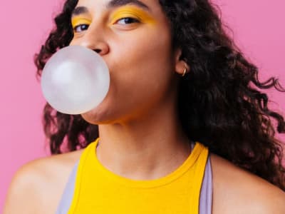 Kunyah Permen Karet, Kamu Bisa Terpapar Ribuan Partikel Mikroplastik Setiap Hari