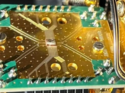 Inovasi Quantum Gate di Berlian Cetak Rekor Kesalahan di Bawah 0,1 Persen