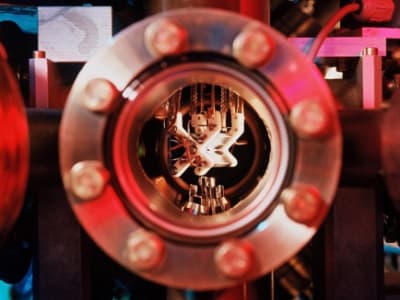 Revolusi Komputer Kuantum: Simulasi Lebih Cepat dengan Qudits Lebih Dari Dua Level