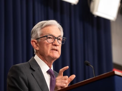 Pasar Saham Tertekan Pengaruh Tarif Trump dan Proyeksi The Fed 2025