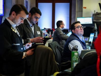 Pasar Saham AS Bergerak Naik di Tengah Ketidakpastian Tarif dan Sentimen Konsumen