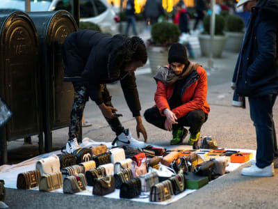 Penurunan Kepercayaan Konsumen AS Picu Tekanan di Pasar Global