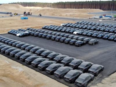 Tarif Mobil Baru Trump Bikin Saham Tesla Naik Meski Sektor Otomotif Lesu