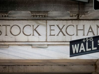 Bonus Banker Wall Street Melonjak, Namun Ketidakpastian Kebijakan Mengancam