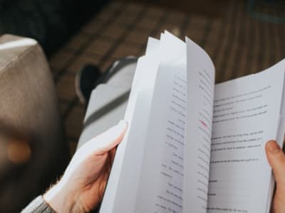 Apakah Membayar Reviewer Ilmiah Bisa Mempercepat dan Memperbaiki Peer Review?