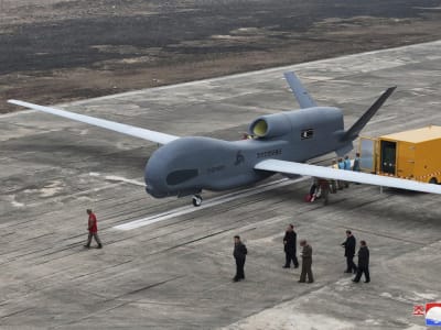 Kim Jong Un Awasi Uji Coba Drone Bunuh Diri Berteknologi AI di Korea Utara