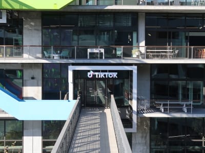 Blackstone dan Investor AS Bersaing Ambil Alih TikTok Untuk Hindari Larangan