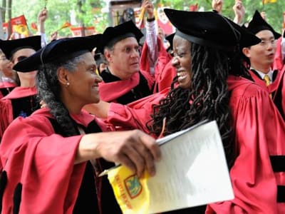 Harvard Perluas Bantuan Keuangan untuk Hemat Biaya Kuliah Keluarga Menengah