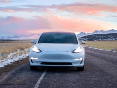 Posisi Tesla dalam Persaingan Saham AI dan Pendanaan Besar OpenAI