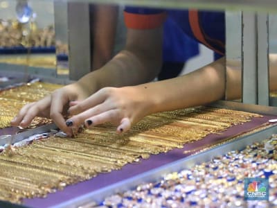 Harga Emas Tembus Rekor, Influencer Malaysia Borong 15 Kg Emas Secara Tunai