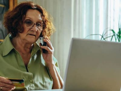 Waspada Penipuan Kartu Hadiah Online yang Merugikan Orang Tua Lansia