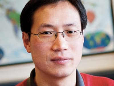 Protes Pemecatan Mendadak Wang, Ahli Siber yang Digeledah FBI di Amerika