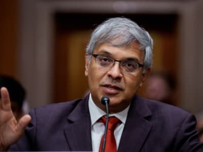 Pemecatan Besar di NIH Saat Bhattacharya Ambil Alih: Dampak Riset Kesehatan AS