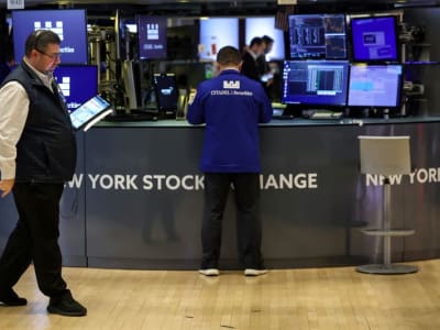 Ketidakpastian Tarif Trump Menekan Pasar Saham AS dan Risiko Resesi Meningkat