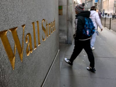 Pasar Saham AS Tertekan Tarif Trump dan Pertumbuhan Ekonomi Lambat 2025