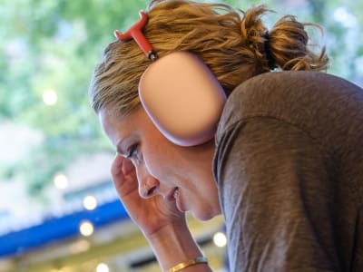 Apple Hadirkan Fitur Baru di AirPods Max, Tapi Update Firmware Masih Sulit