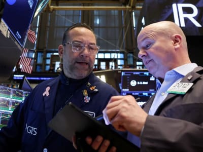 Pasar Saham AS Menguat Menunggu Pengumuman Tarif Besar dari Trump