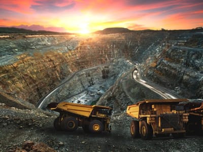 Mengapa Saham Caterpillar Turun Jauh Akibat Dampak Tarif Perdagangan AS