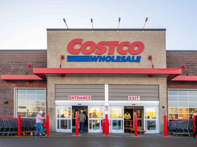 Tarif Baru Trump: Saham Konsumen Defensif Lebih Menjanjikan Dibanding Diskresioner