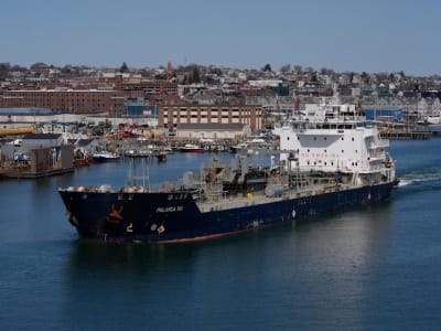 Harga Minyak Anjlok Akibat Perang Dagang AS-Tiongkok dan Lonjakan Produksi OPEC+