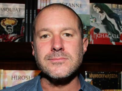 OpenAI Pertimbangkan Akuisisi Startup Perangkat Keras AI Jony Ive Senilai 500 Juta