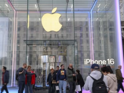 Kepanikan Beli iPhone Meningkat Akibat Ancaman Tarif Besar Pemerintah AS