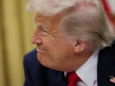 Pasar Saham Terpuruk Akibat Tarif Trump dan Ketidakpastian Perang Dagang