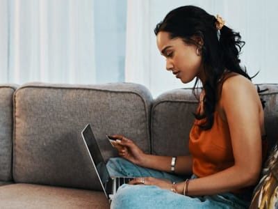 Kredit Vs Debit: Mana yang Lebih Baik untuk Autopay Tagihan Bulanan?