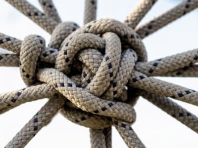 Komputer Kuantum Percepat Pemecahan Masalah Simpul Rumit dalam Matematika