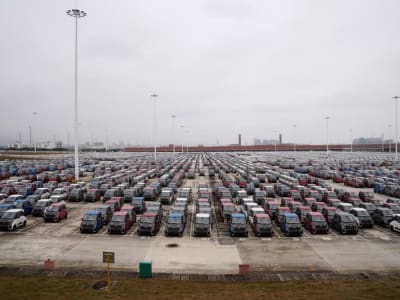 Penjualan Mobil di China Meningkat Berkat Subsidi Kendaraan Listrik dan Hibrida