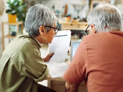 Apakah Penarikan Dana 401(k) Besar Meningkatkan Premi Medicare Secara Permanen?