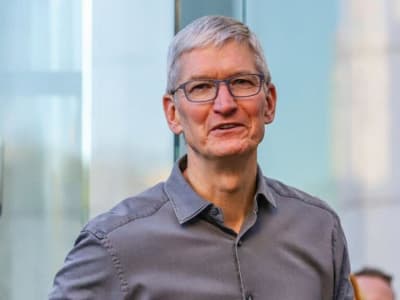 Saham Apple Anjlok Karena Tarif AS-Tiongkok, Tapi Hubungan Tim Cook Jadi Harapan