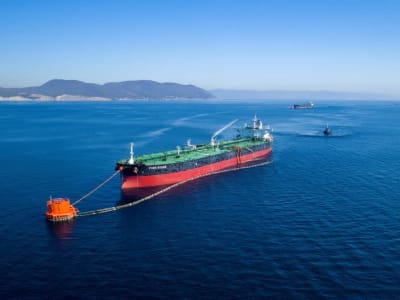 Harga Minyak Turun Tajam Karena Perang Dagang AS-China dan Tarif Baru