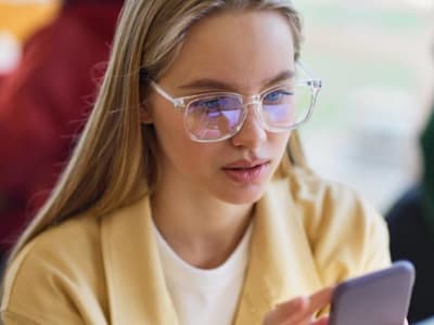 Lulusan Baru Hadapi Pasar Kerja Sulit, Ini Cara Bertahan dan Sukses