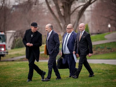 Risiko dan Tantangan Starlink di White House: Solusi Internet atau Masalah Keamanan?