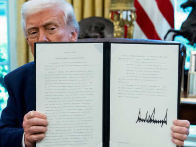 Trump Cabut Izin Keamanan Eks Pemimpin CISA dan Berlakukan Penyelidikan