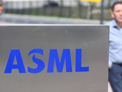 ASML Alami Penurunan Pesanan dan Hadapi Risiko Tarif yang Mengancam Industri Chip